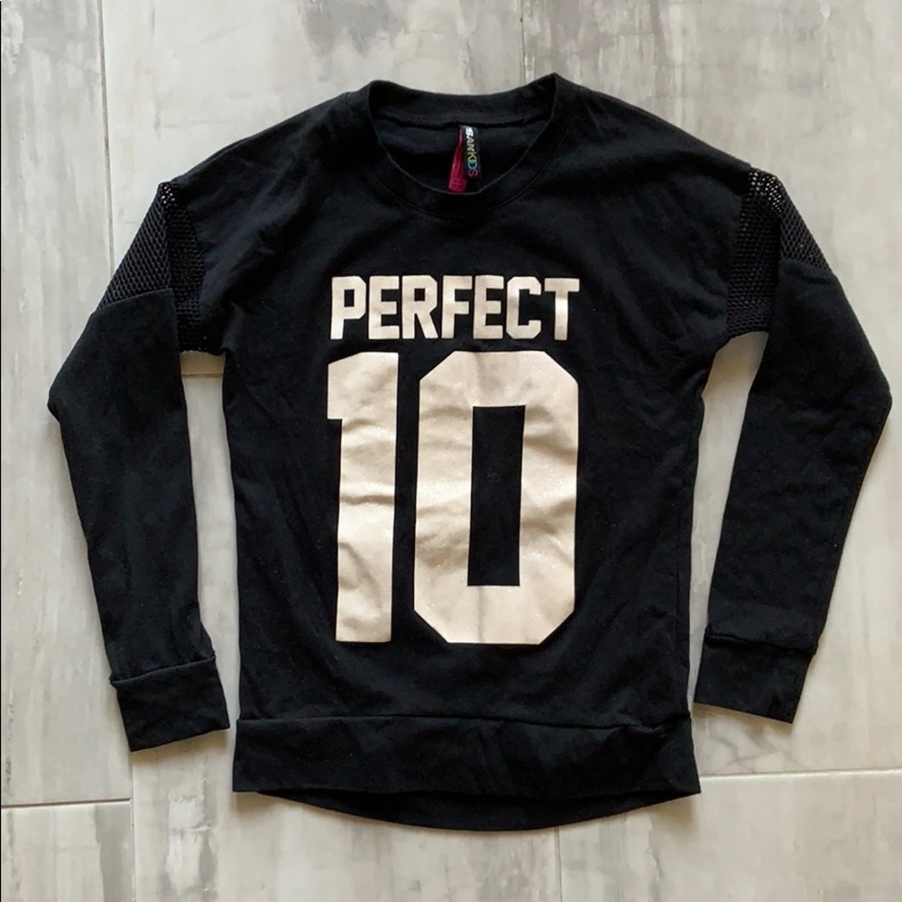 Long sleeve with mesh sleeve